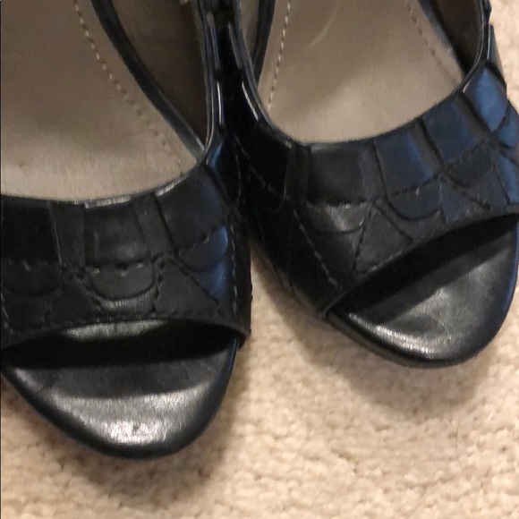 Black heels - Picture 3 of 5